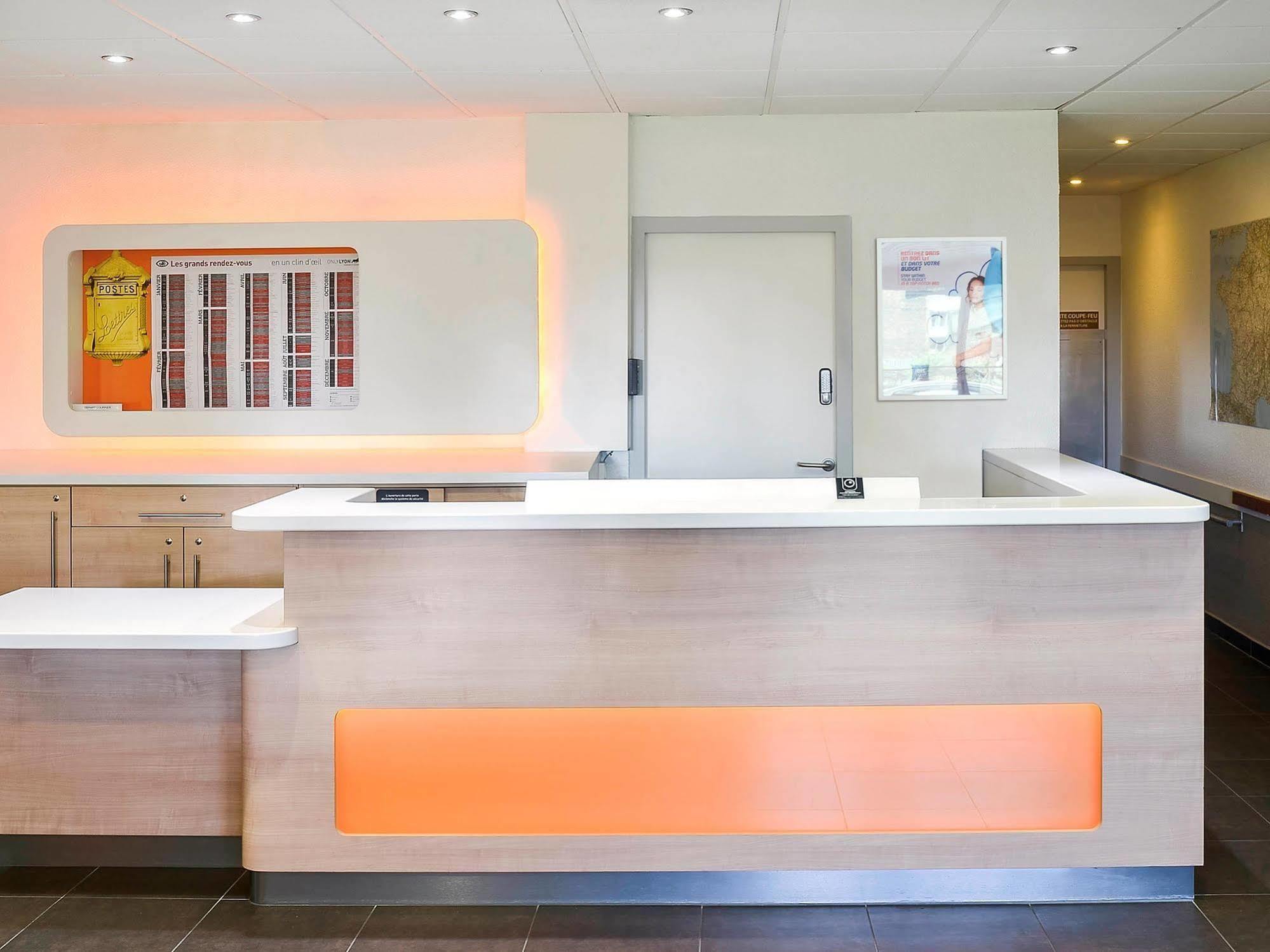 Hotel Ibis Budget Lyon Sud Saint-Fons A7 Екстер'єр фото